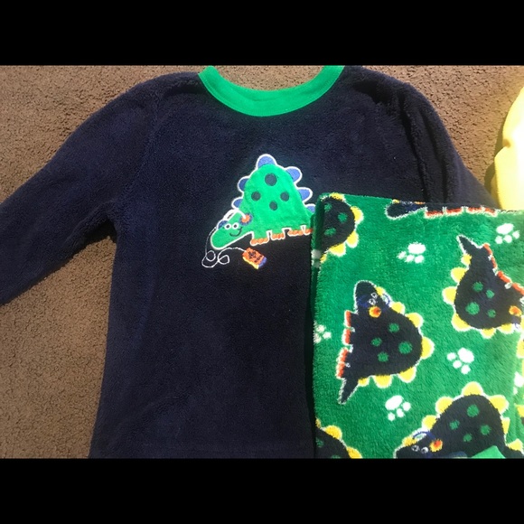 3 pair of long sleeve/pant pajamas - Picture 2 of 4